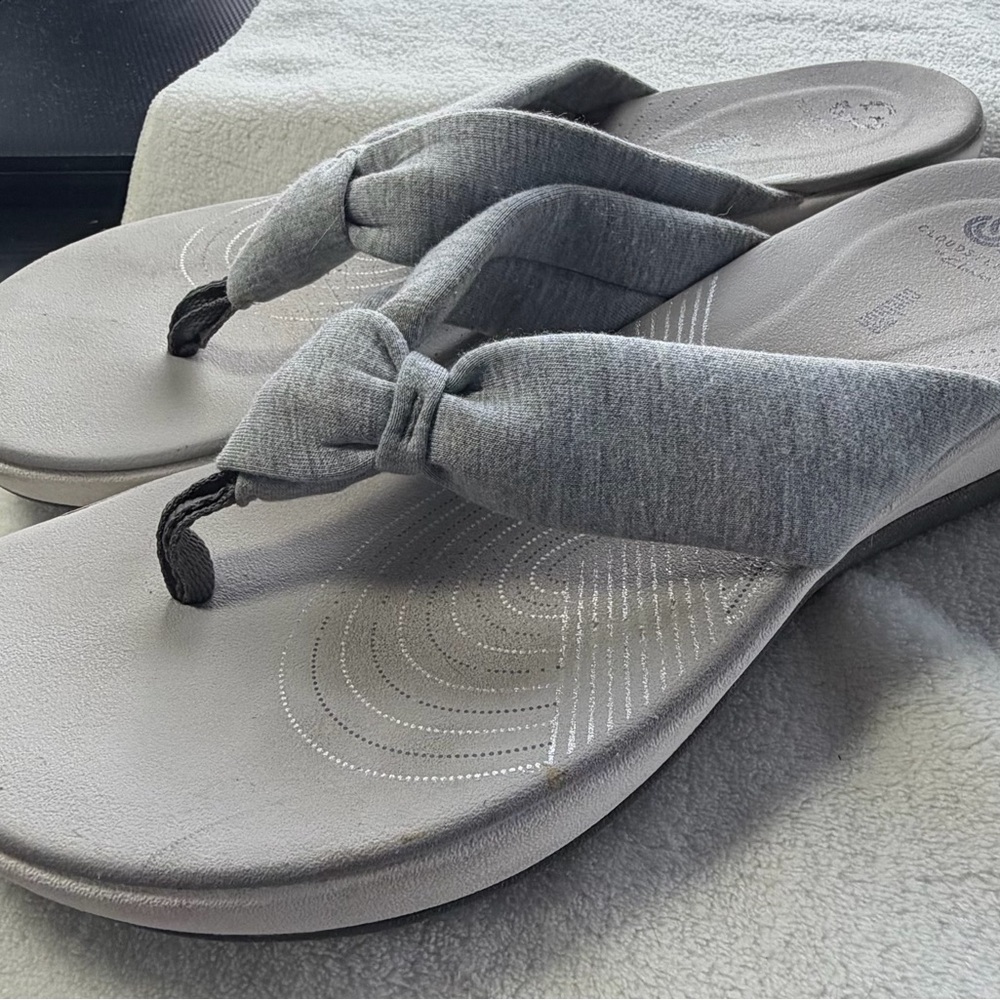 Clarks Women's Gray Sandals